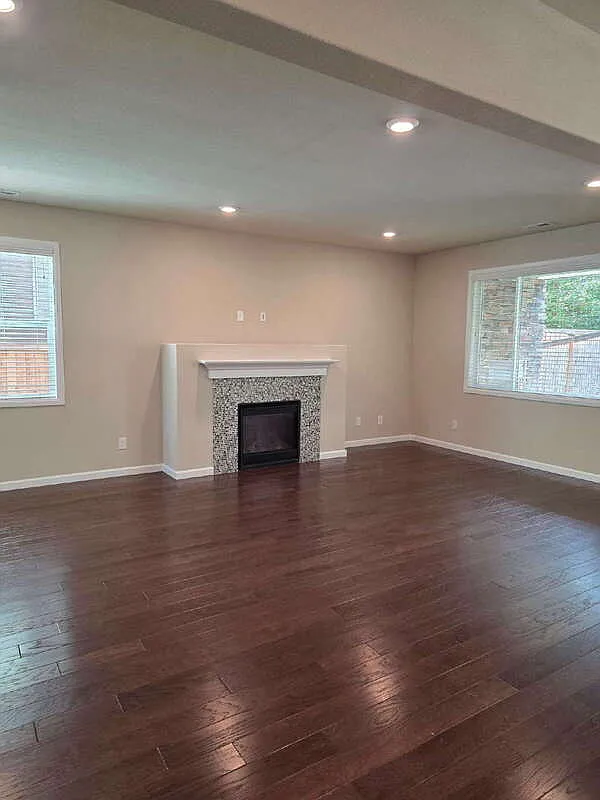 4 bed, 2.5 bath, 2501 sqft, $4,000 — Photo 3