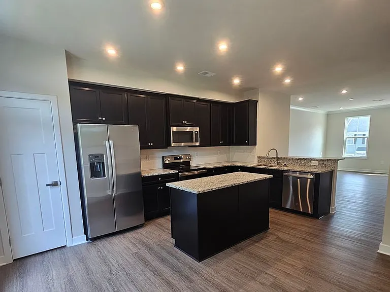 303 Golan Cir #B — Photo 11
