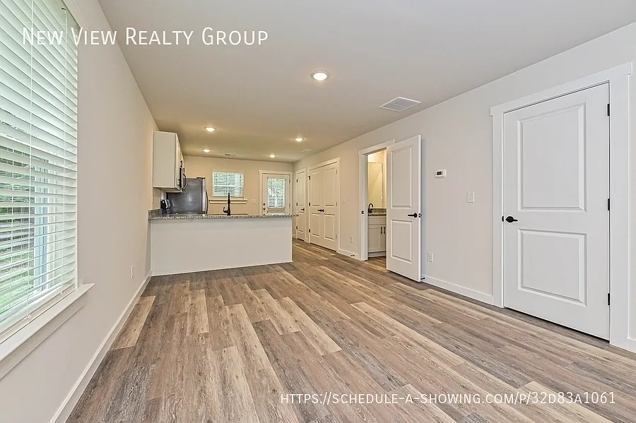 3 bed, 2.5 bath, 1334 sqft, $1,595 — Photo 4