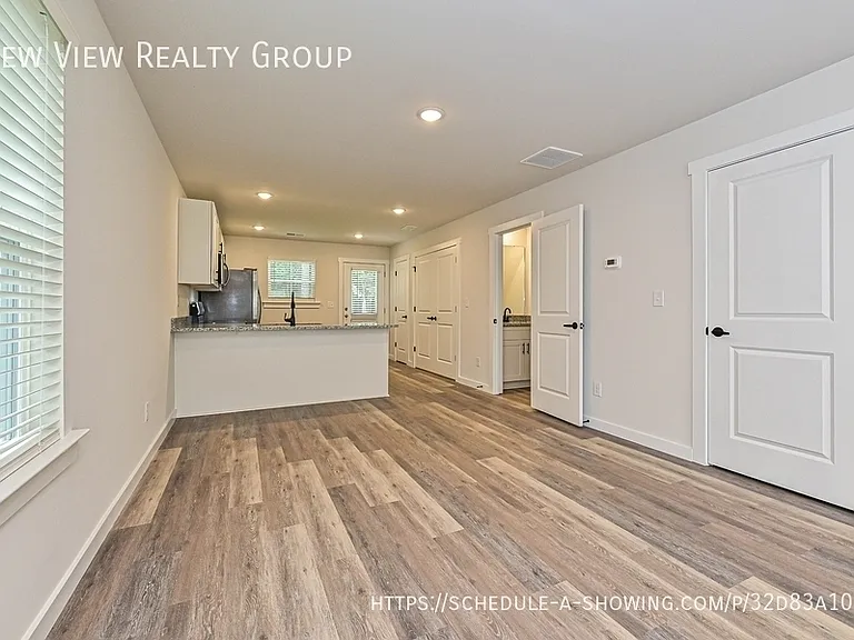 512 12th Ave NE — Photo 4