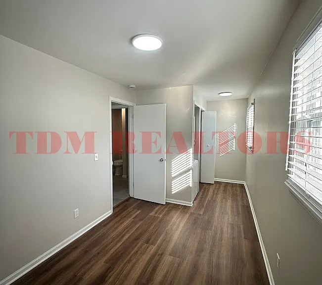 302 E Clinton St #4 — Photo 7