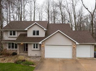 N1461 Highgreen Ct, Greenville, WI 54942
