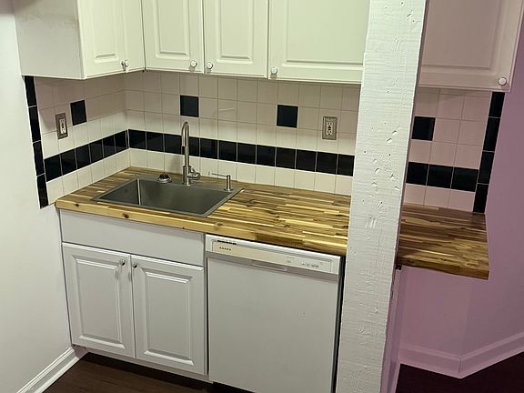 4th image of 711 Piedmont Ave NE APT F