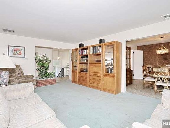 5th image of 65 Haven Ave