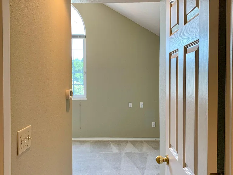 14605 NE 31st St — Photo 15