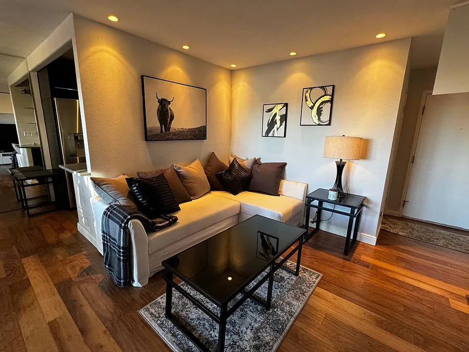 460 S Marion Pkwy #1252-B