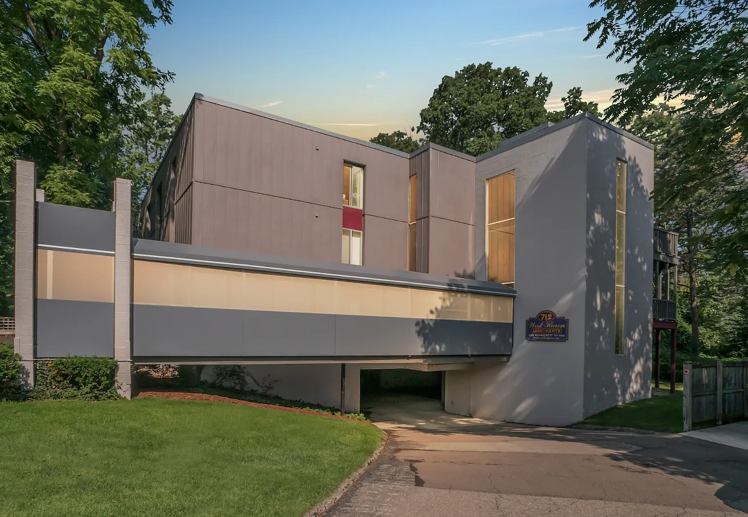 1 bed, 715 sqft, $1,782 — Photo 1