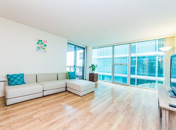 5th image of 1580 Sherman Ave APT 605
