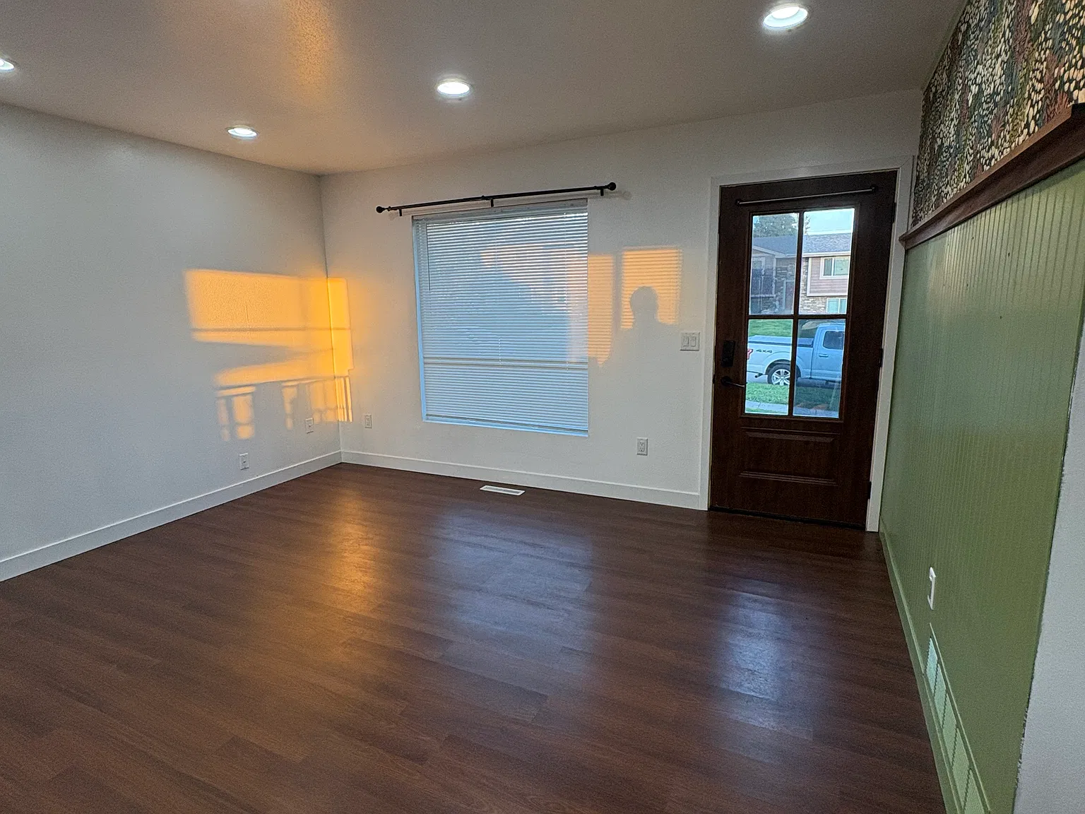3 bed, 864 sqft, $2,100 — Photo 2