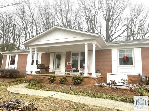 370 Tanglewood Dr, Martinsville, VA 24112