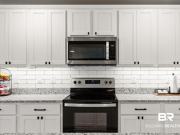 4th image of 391 Preston Way