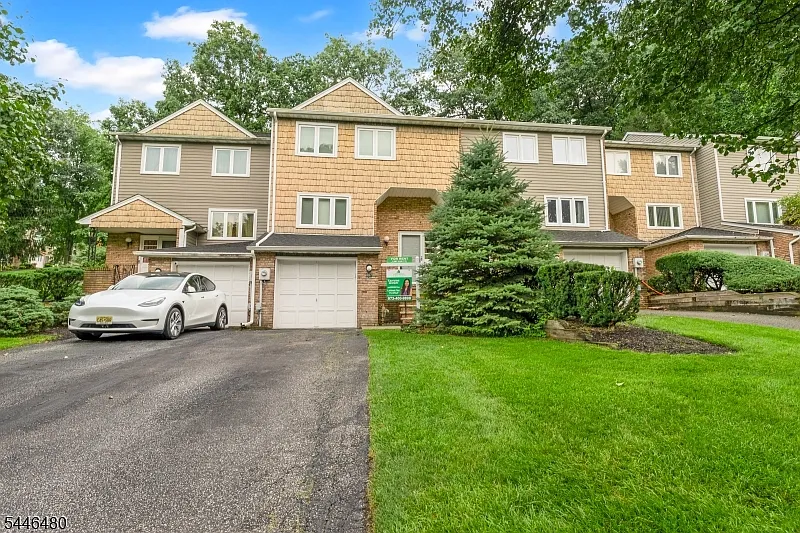 3 bed, 2.5 bath, 1852 sqft, $3,650 — Photo 4