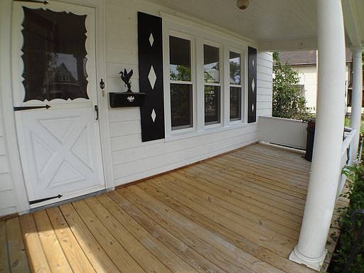 4th image of 216 Kansas Ave