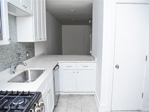 2nd image of 3762 Cypress St