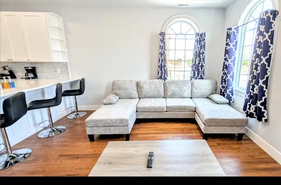 2 bed, 1000 sqft, $2,900 — Photo 1