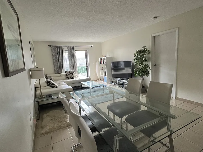 950 Euclid Ave #210 — Photo 5