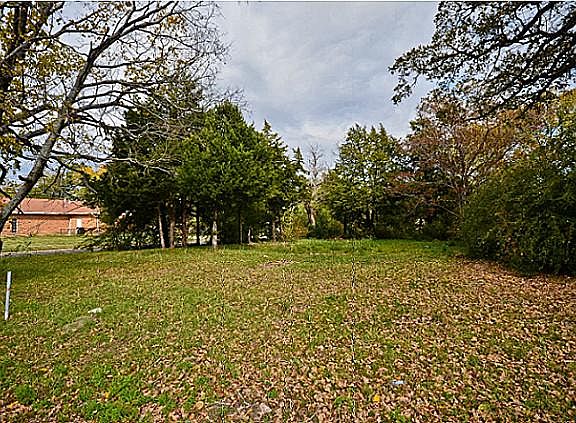 5th image of 323 N 3rd St