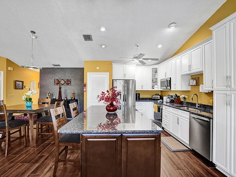 2915 NW 12th St #D — Photo 14