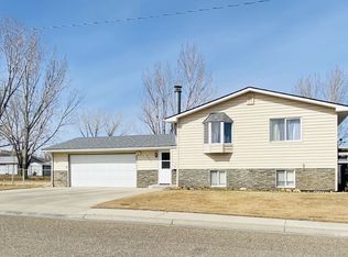 319 Juniper Ave, Glendive, MT 59330