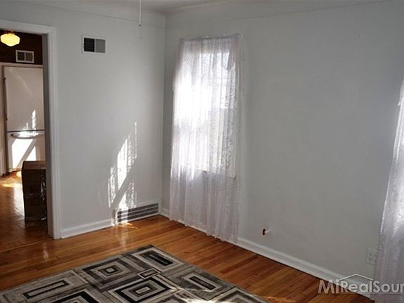 4th image of 21707 Avalon St
