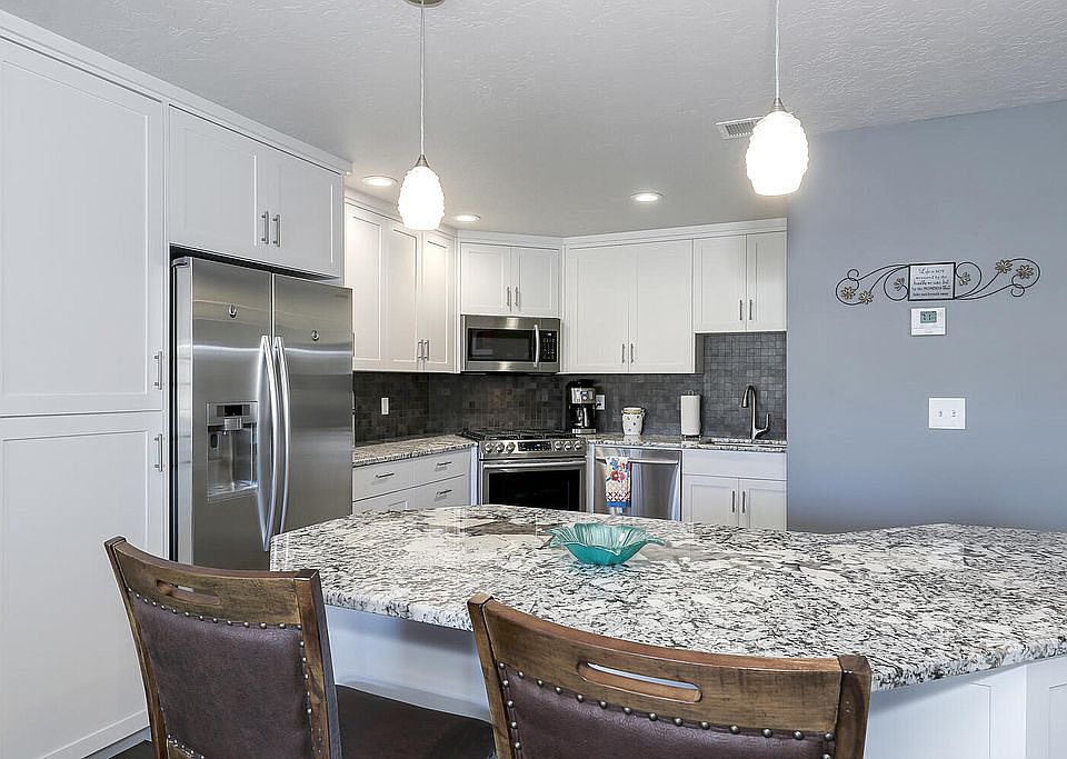 1st image of 1066 N Camelot Dr