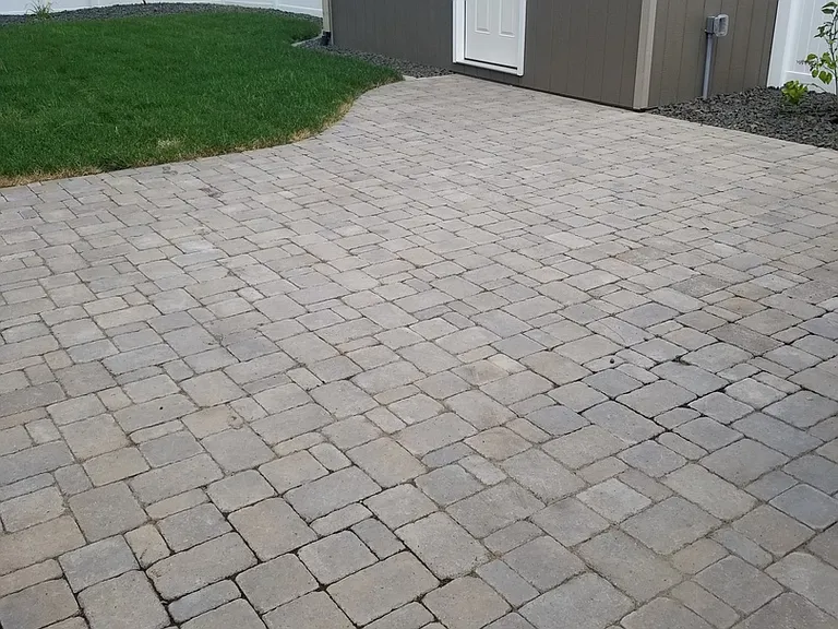 Spacious & Updated 3 bedrooms +large rec room 2 baths, landscaped — Photo 11