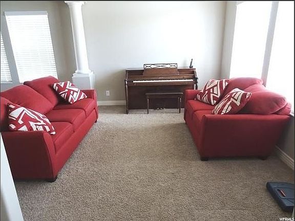 Formal Sitting room 