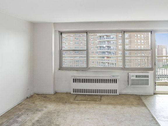 2nd image of 2915 W 5th St APT 18E