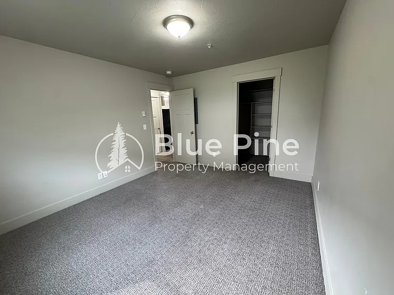 3570 Colt Cir #4 — Photo 8