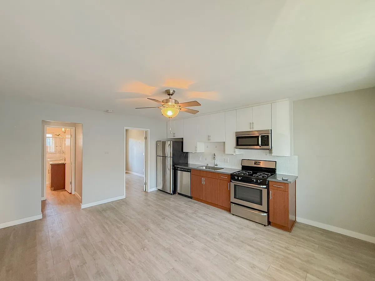 Building Photo - 4151 Arizona St #9