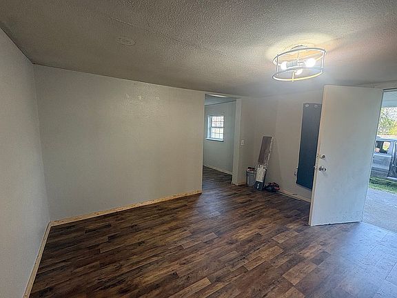 5th image of 207 S 3rd St