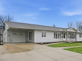 47 6th St, Woodbine, IA 51579