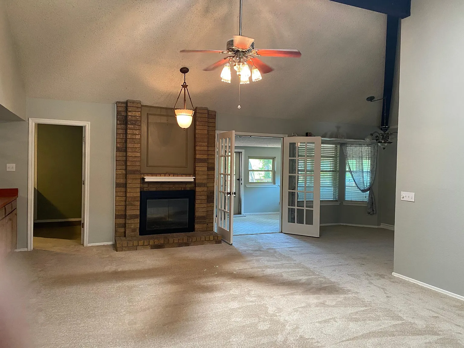 1321 Brookfield Ln — Photo 2
