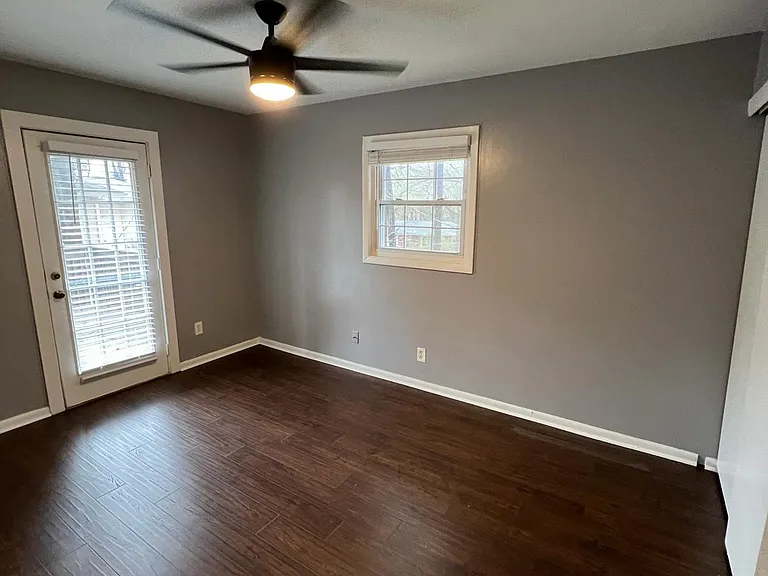 789 Jordan Ln — Photo 9