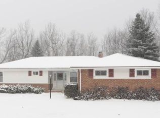 22420 Berry Dr, Rocky River, OH 44116