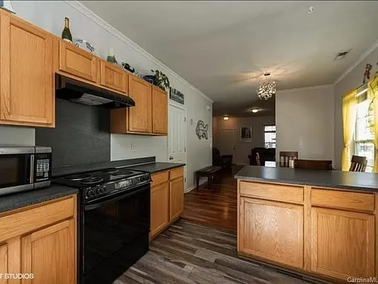 116 E Morehouse Ave — Photo 4