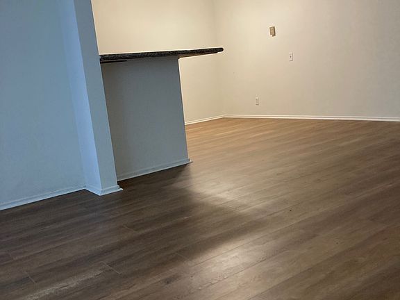 2nd image of 3935 Vineland Ave APT 6