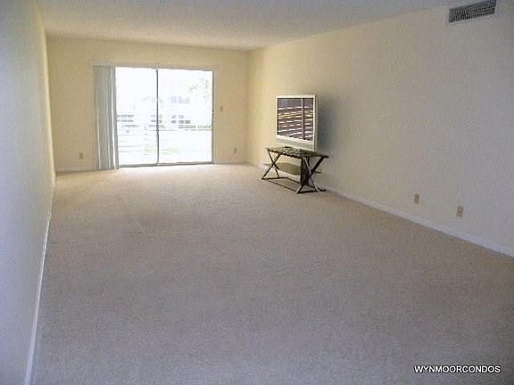 5th image of 2001 Granada Drive #02