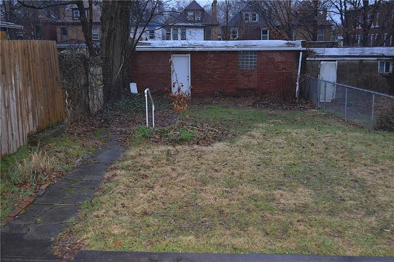 2nd image of 416 S Lang Ave