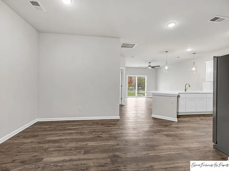 223 Sunny Hill Dr — Photo 3