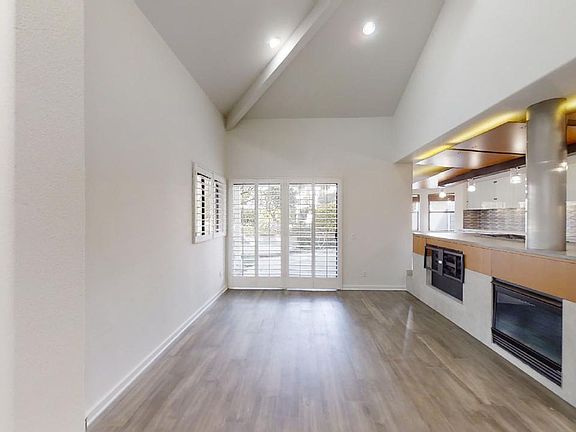 5th image of 21 Catalina Ct
