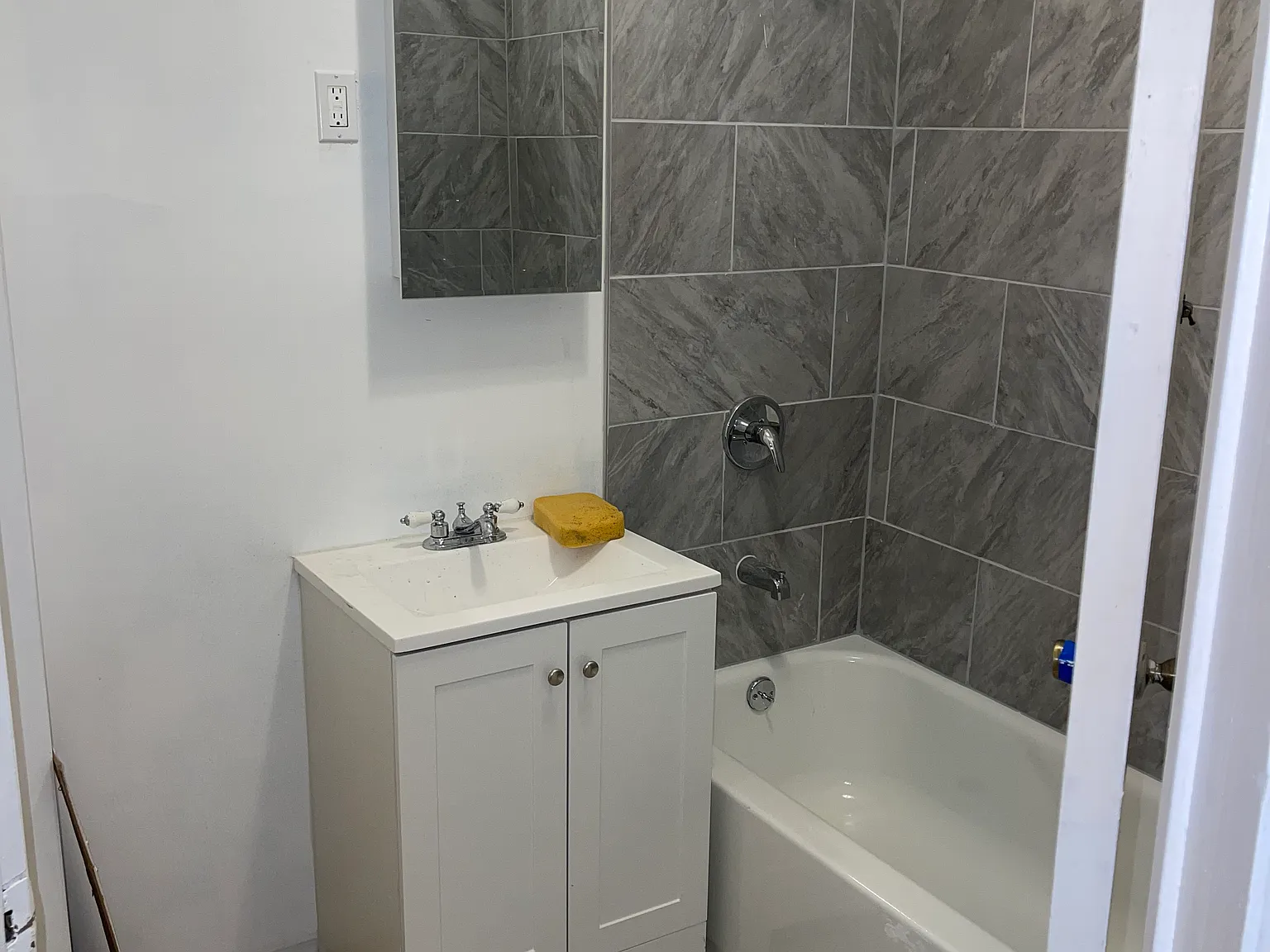 3 bed, 1700 sqft, $2,300 — Photo 2