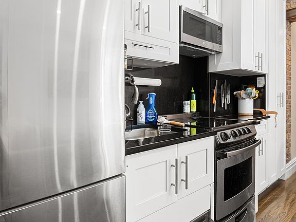 4th image of 92 2nd Ave APT 14