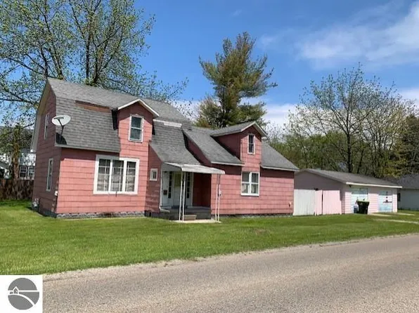 312 W Washington St, East Tawas, MI 48730
