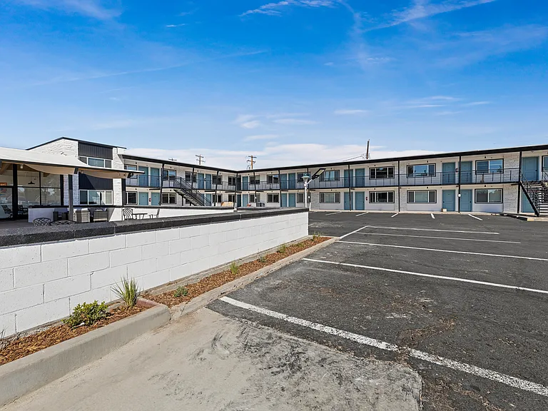 Town Center Apartments — Photo 50