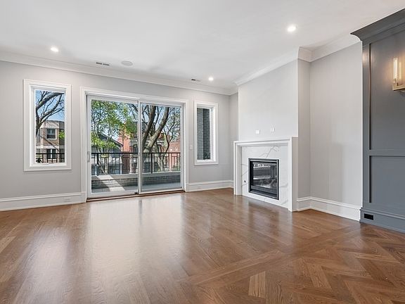 3rd image of 1511 W Byron St #3