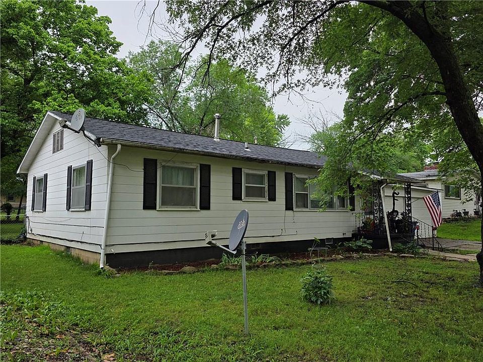 1st image of 304 Warwick Rd