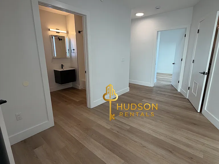 36 Madison St #503 — Photo 4