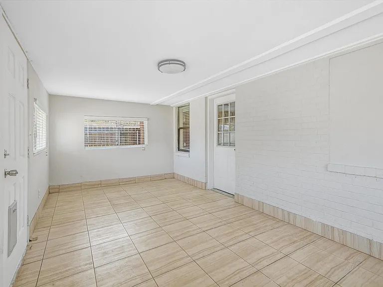 501 Ladd St — Photo 31
