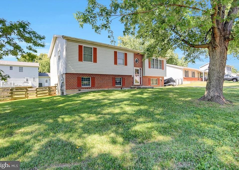1st image of 22 Cardinal Dr